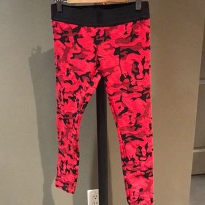 KORAL KNOCKOUT CROP CAMO LEGGINGS NWT